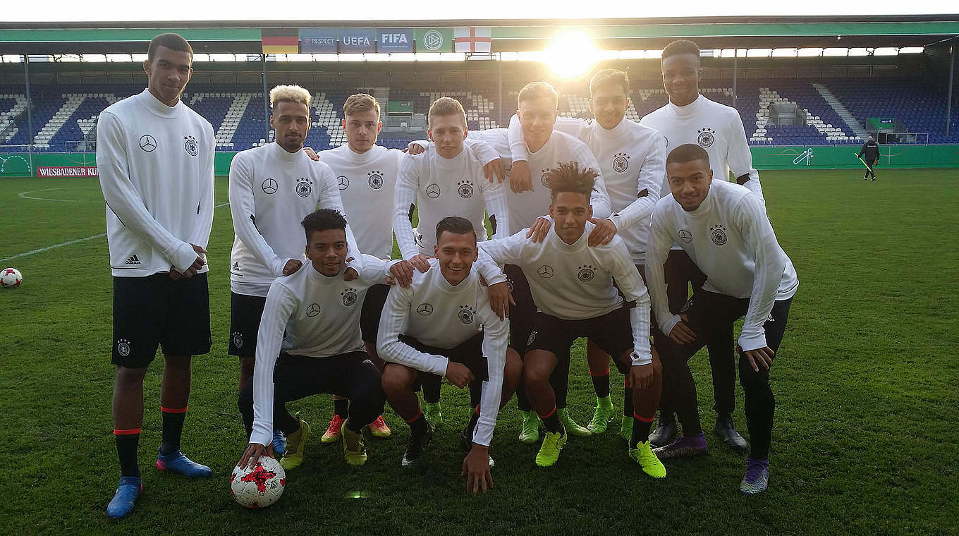 Sie erwarten "eine sehr starke englische Mannschaft": U 21-Spieler nach dem Training © DFB