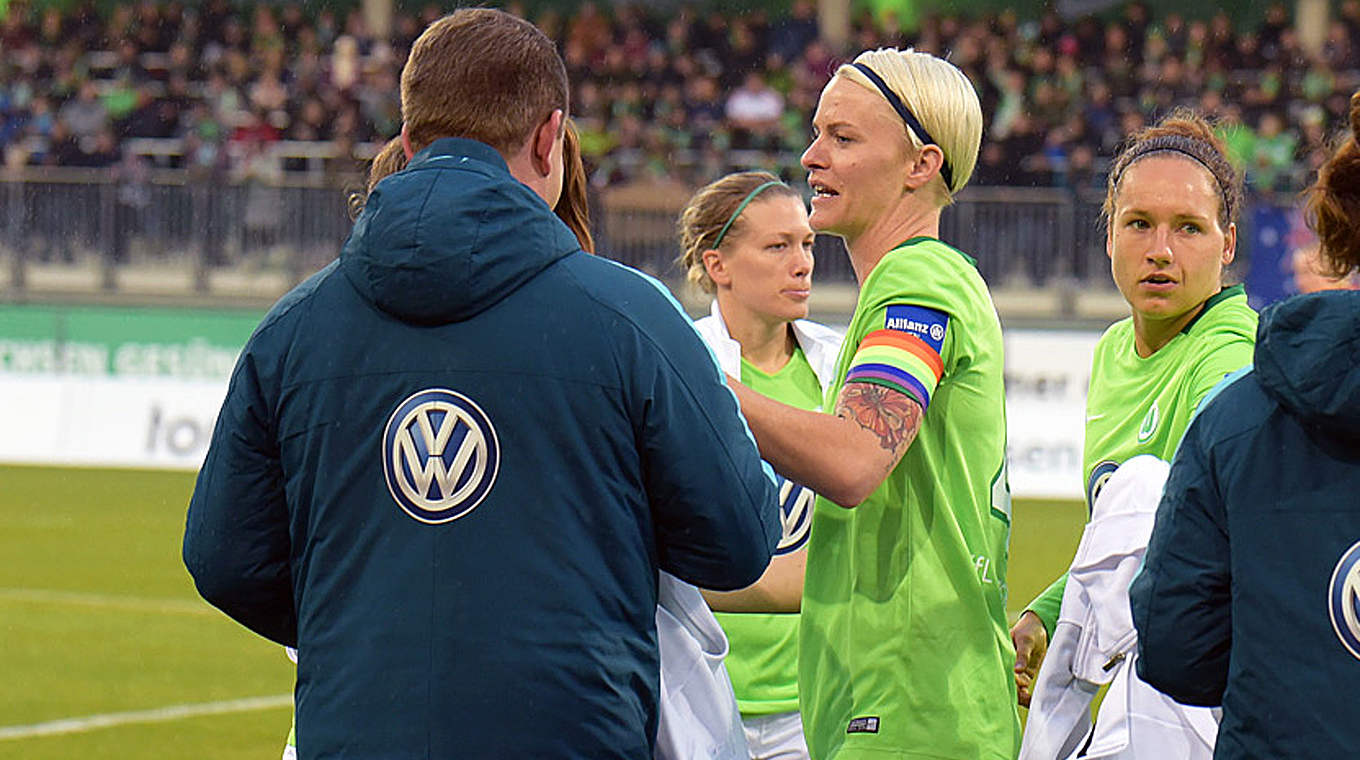 Nilla Fischer trägt Regenbogenbinde: "Es bedeutet mir sehr viel, damit aufzulaufen" © VfL Wolfsburg