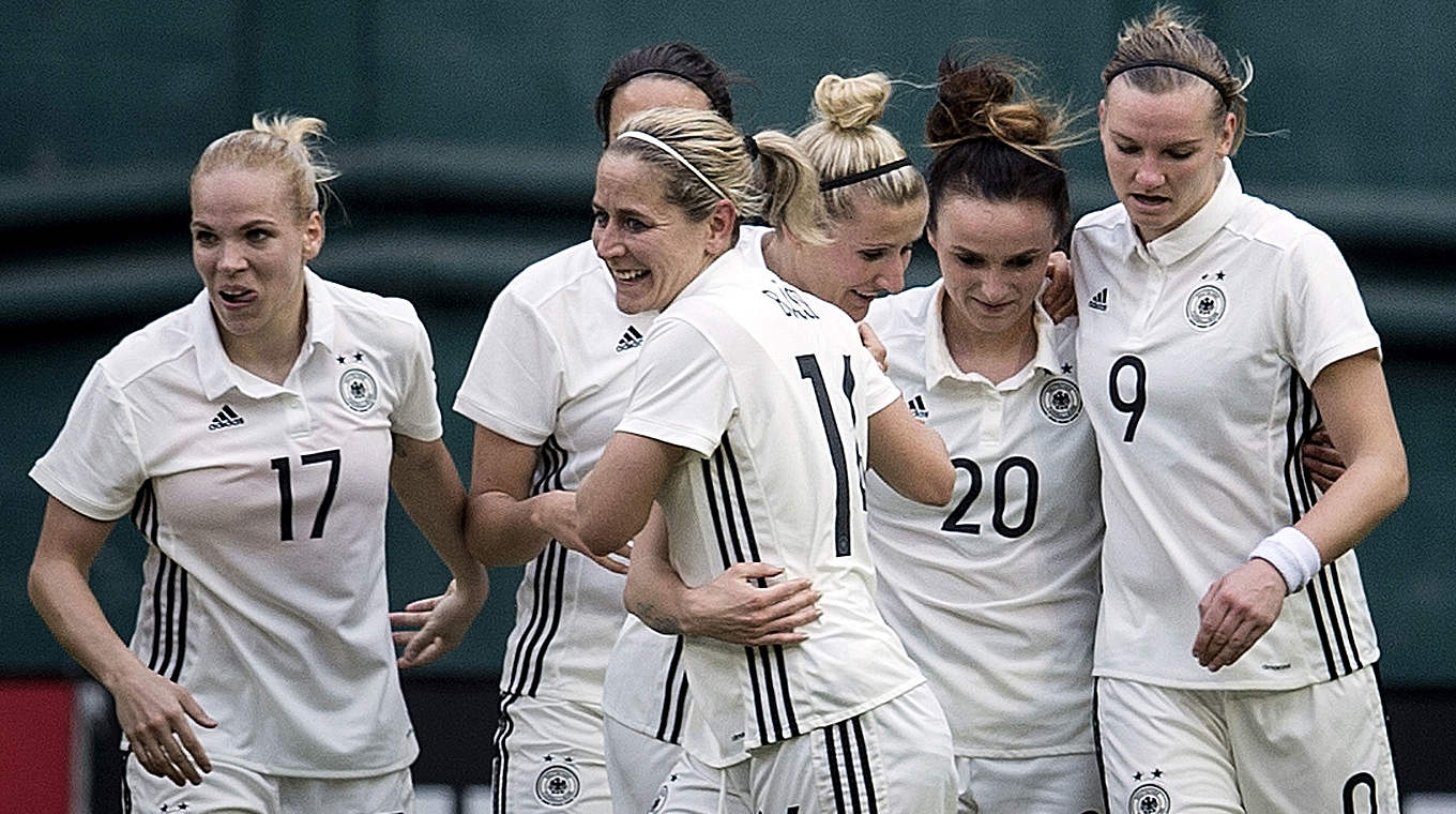 Germany go top of the World Rankings, as USA  slip down for the first time since March 2015.  © Getty Images