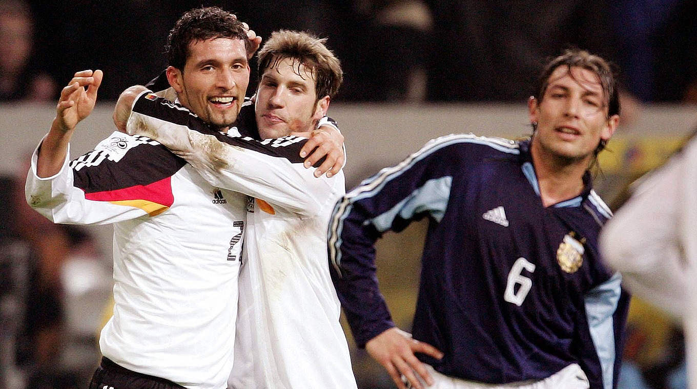 52 Länderspiele und 19 Tore für Deutschland: Kuranyi (l.) mit Frings vs. Argentinien © Getty Images