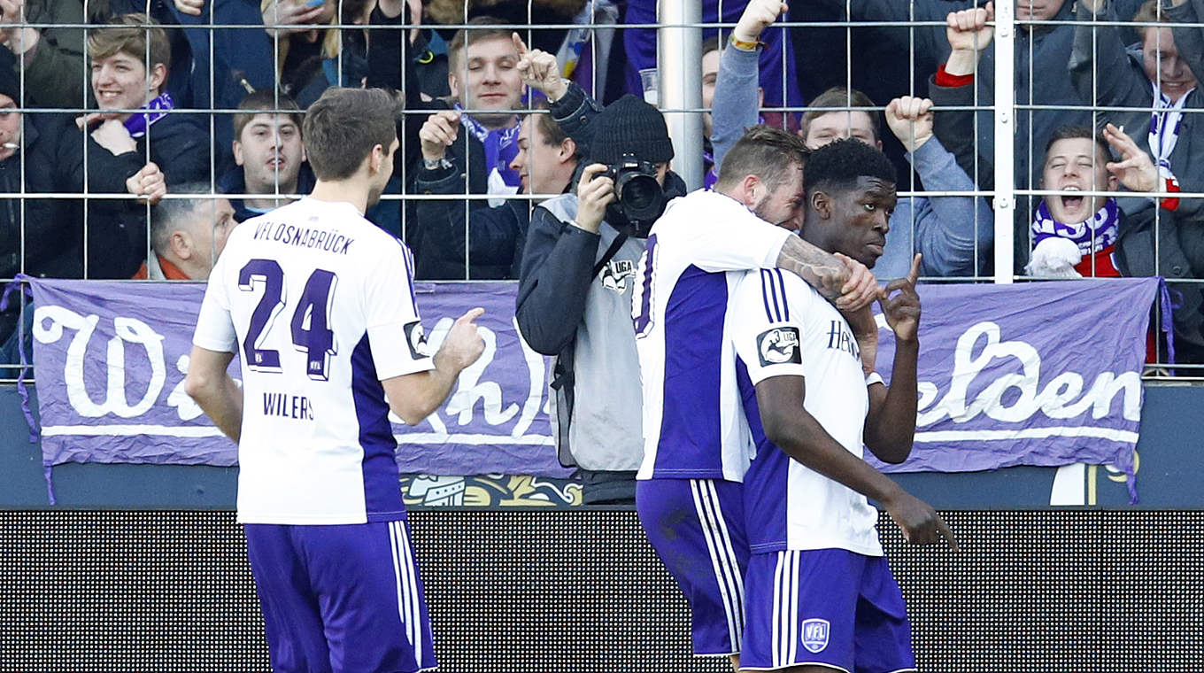 Jubel beim VfL: Kwasi Okyere Wriedt (r.) schießt Osnabrück spät auf Platz drei © 2017 Getty Images