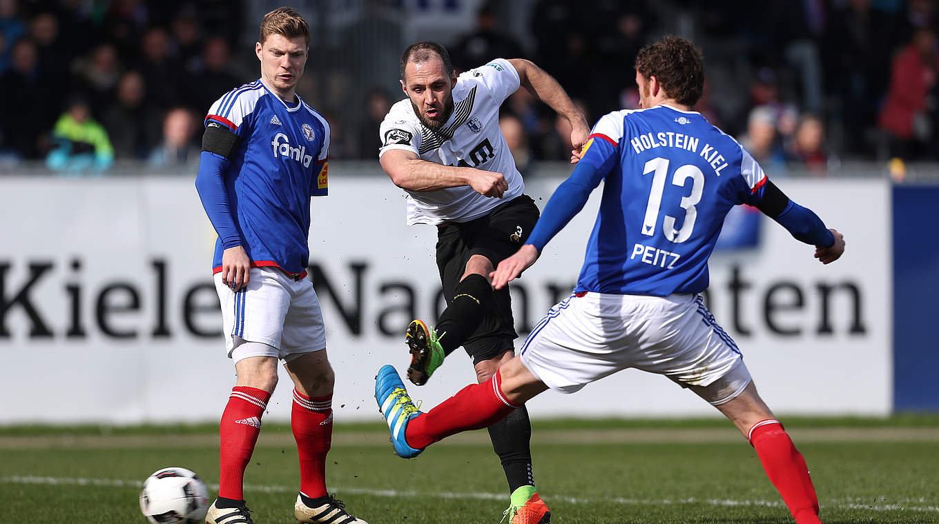 Remis im Topspiel: Tabellenzweiter 1. FC Magdeburg spielt bei Holstein Kiel 1:1 © 2017 Getty Images