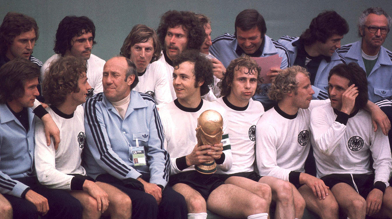 Weltmeister 1974 unter Helmut Schön: Rainer Bonhof (u.2.v.l.) und die DFB-Auswahl © Bongarts