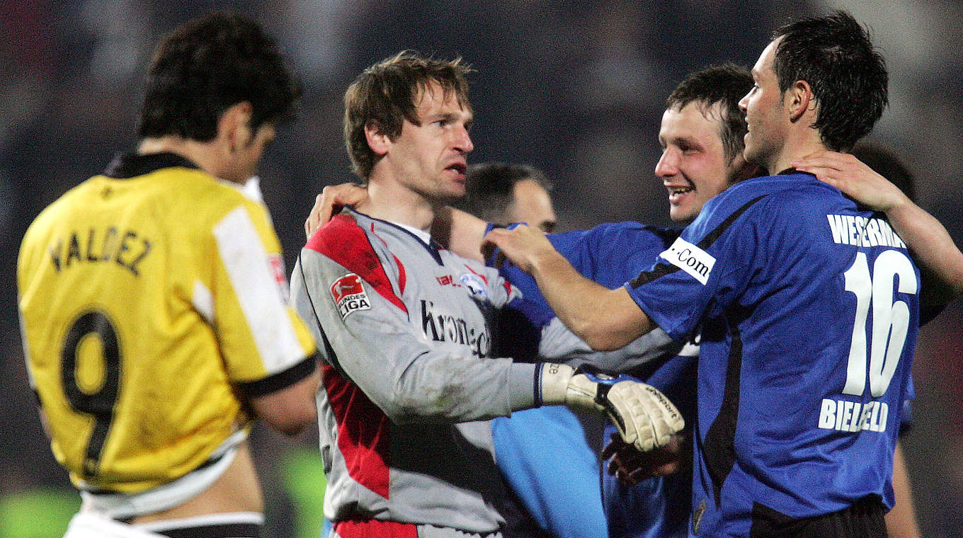 Sieg im Jahr 2007: Bielefeld jubelt nach dem 1:0 gegen Dortmund © 