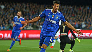 Sami Khedria scored the opener as Juventus drew 1-1 with Napoli. © AFP/Getty Images