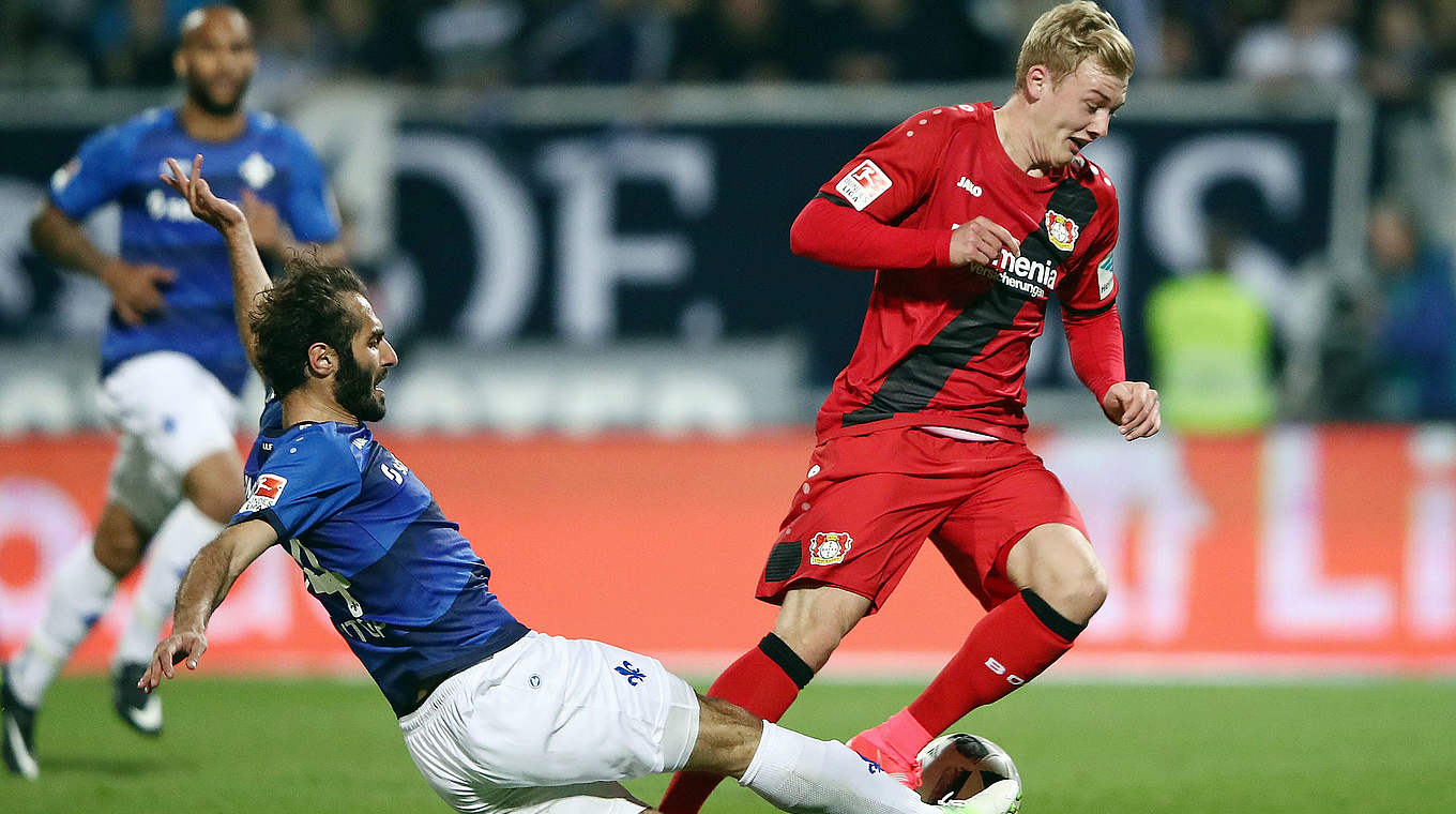 Trifft zur Leverkusener Führung in Darmstadt: Nationalspieler Julian Brandt (r.) © 2017 Getty Images