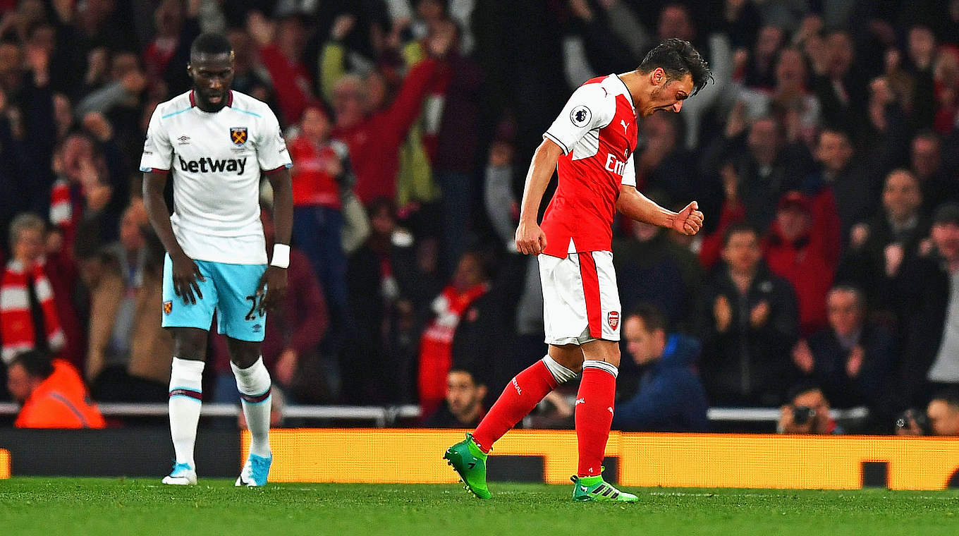 Ein Tor und eine Torvorlage für Arsenal im Derby gegen West Ham: Mesut Özil (r.) © 2017 Getty Images