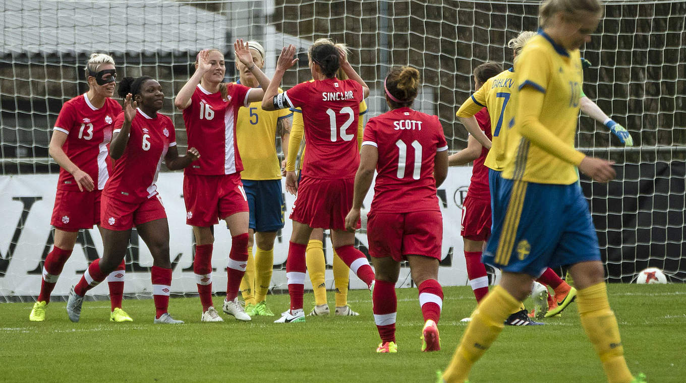 Women Football Sweden CanadaKanada 13 Sophie Schmidt Kanada 6 Deanne Rose Kanada 12 Christine Sinc © imago/All Over Press Sweden