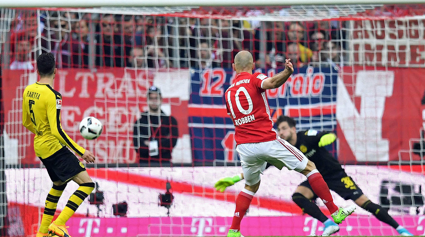 Ende der Dortmunder Hoffnungen: Arjen Robben (2.v.l.) trifft von der Strafraumgrenze © 2017 Getty Images