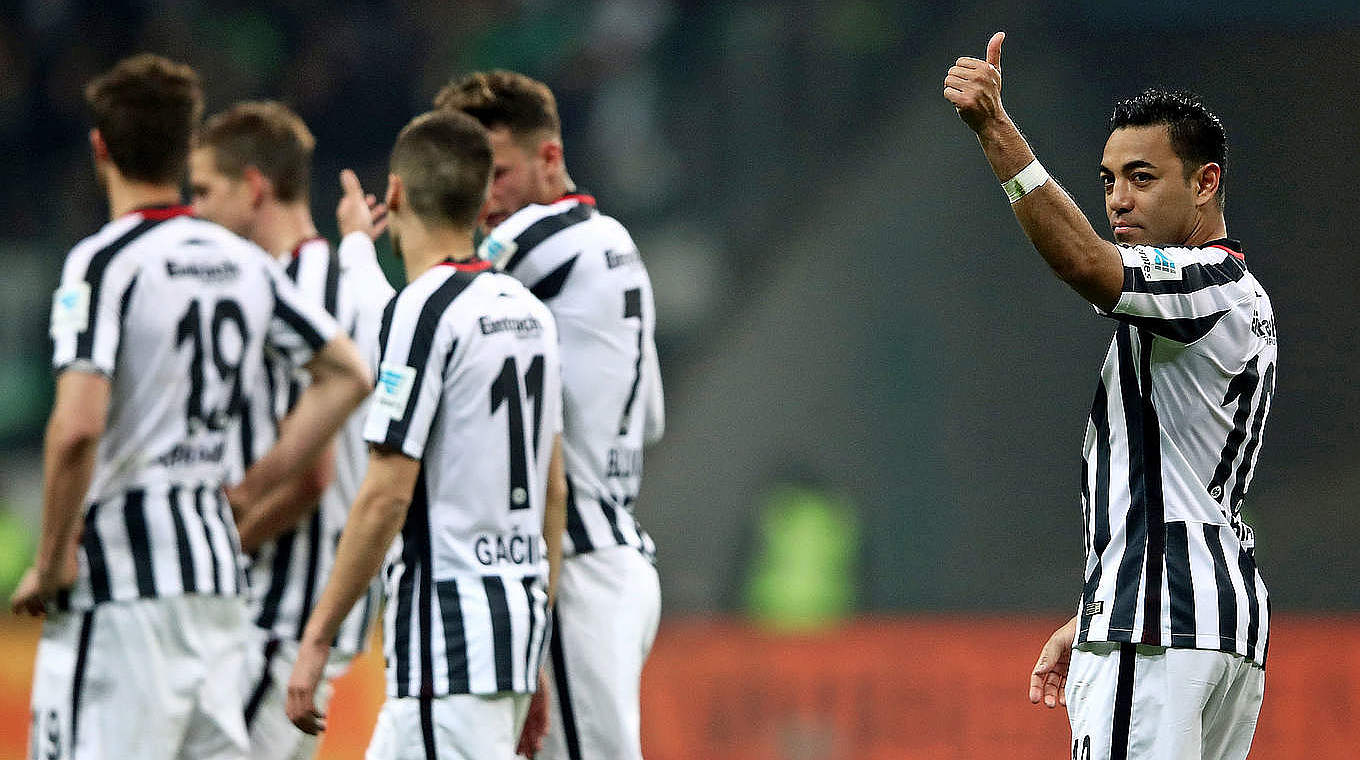 Thumbs up for the comeback against Bremen: Marco Fabian (r.) and Frankfurt. © 