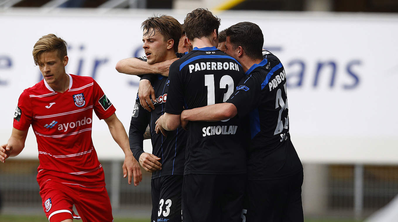 Wichtige Punkte im Abstiegskampf: Paderborn verdrängt Frankfurt von Platz 18 © 2017 Getty Images