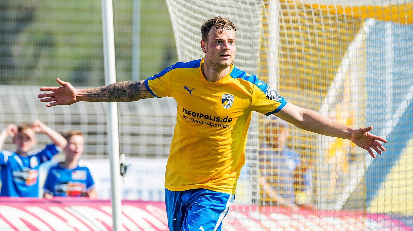 Trifft in Nordhausen doppelt für Carl Zeiss Jena: Timmy Thiele  © imago/Christoph Worsch