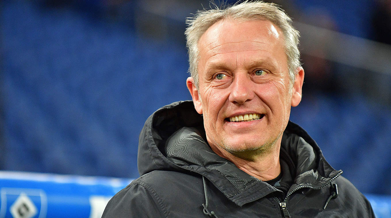 Ein Dreier fehlt zum 50. Bundesligasieg: Freiburgs Coach Christian Streich © 2017 Getty Images