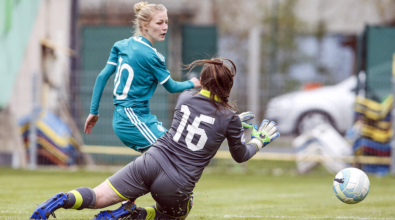 Trifft in Tschechien gleich dreimal für die deutsche U 15: Sophie Krall (l.) © 2017 Getty Images