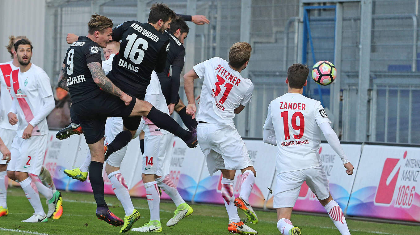 FUSSBALL 3 LIGA 19 04 2017 SV WEHEN WIESBADEN vs SV WERDER BREMEN II 1 0 DURCH NIKLAS DAMS © imago/Rene Schulz