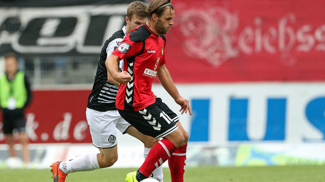 Effizient: Sonnenhofs Timo Röttger (v.) ist alle 94 Minuten an einem Tor beteiligt © 2016 Getty Images