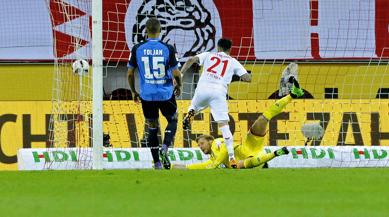 Führungstreffer in Köln: Leonardo Bittencourt (M.) schiebt zum 1:0 ein © imago/Uwe Kraft