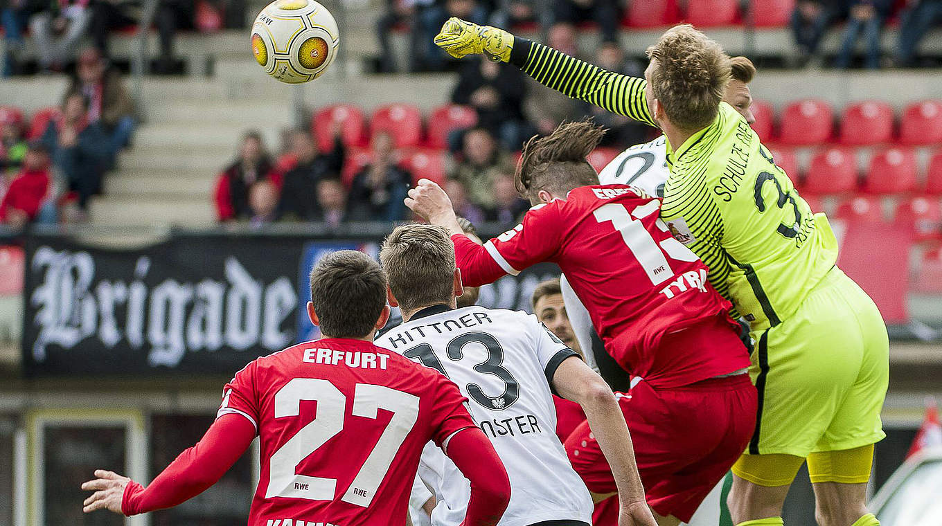 Viel Kampf, keine Tore im Steigerwaldstadion: Erfurt und Münster trennen sich 0:0 © imago/Jacob Schröter
