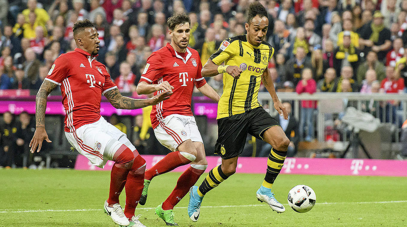 Dortmund will be relying on top striker Pierre-Emerick Aubameyang (r.). © 