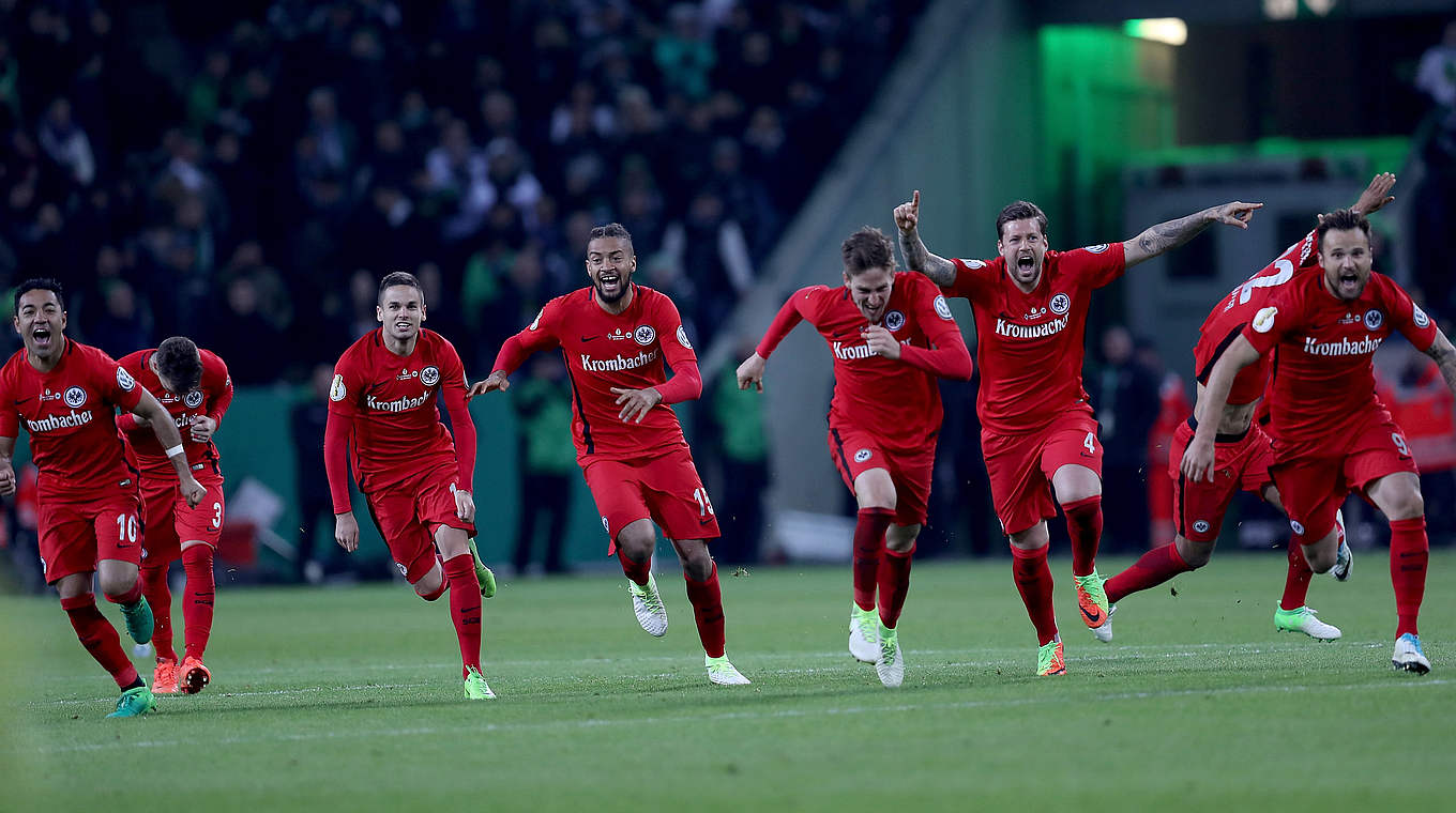 Stürmischer Jubel: Eintracht Frankfurt hat den Einzug ins Pokalendspiel geschafft © 2017 Getty Images