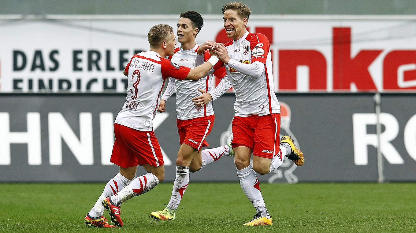 Mit 54 Toren die beste Offensive der 3. Liga: Regensburg vor dem Topspiel gegen Kiel © 2017 Getty Images