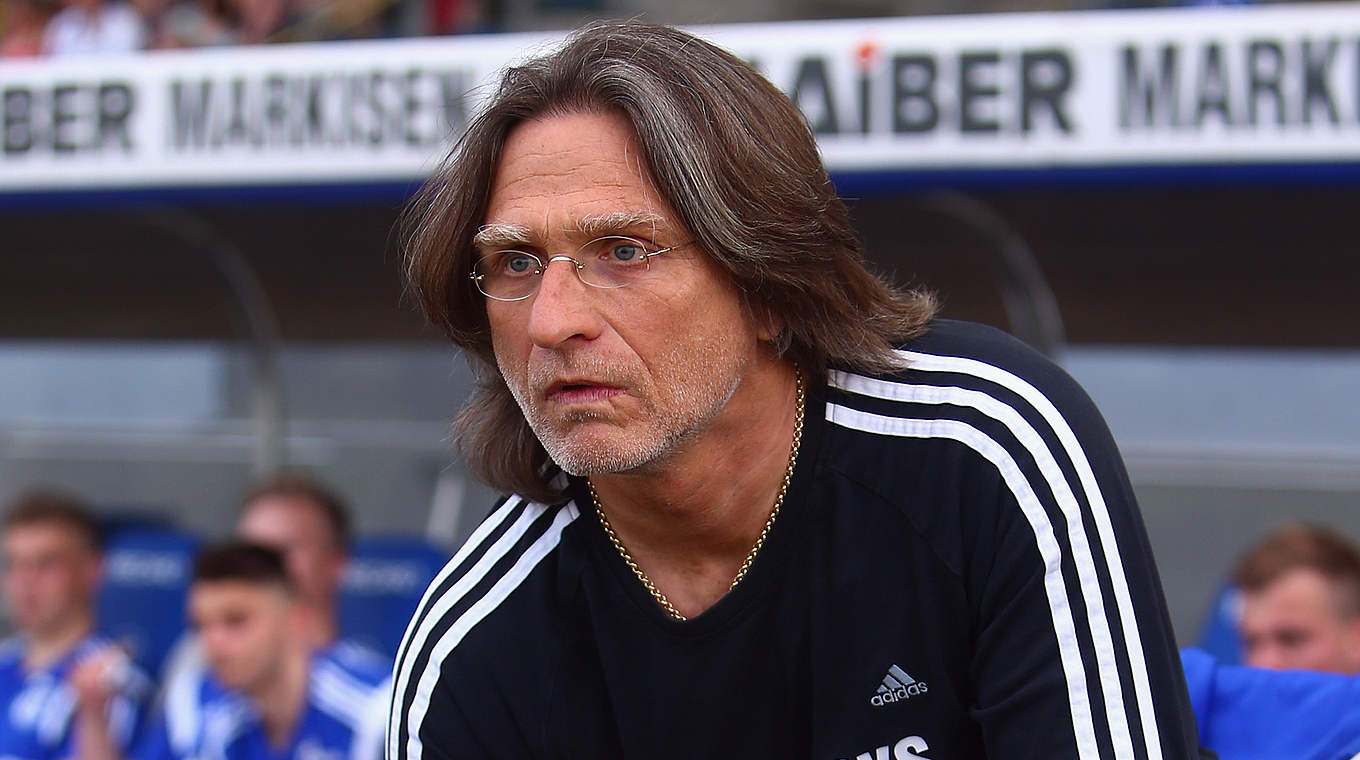 Topspiel der West-Staffel: Norbert Elgerts Schalker treffen auf Bayer 04 Leverkusen © 2015 Getty Images