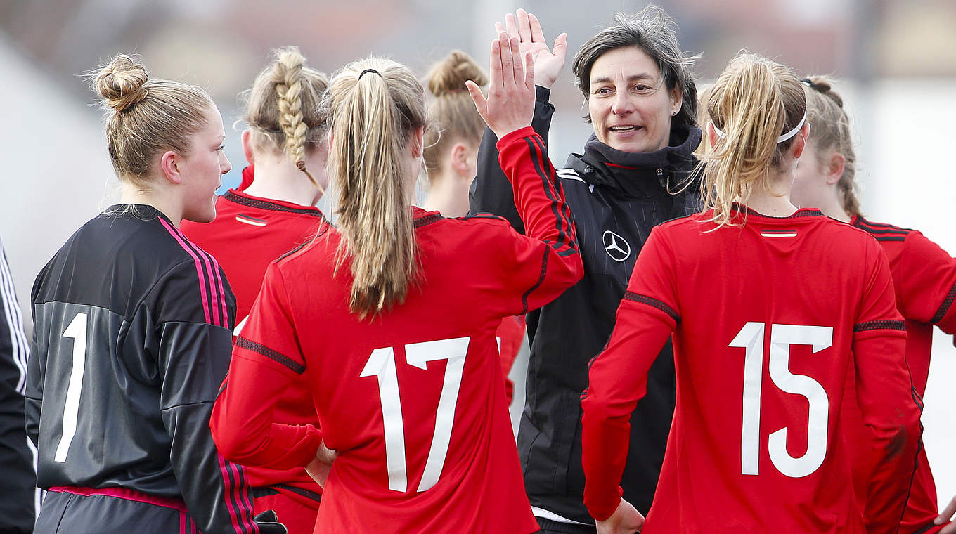 Bereit für den EM-Start: Anouschka Bernhard und die U 17-Juniorinnen des DFB © Getty Images