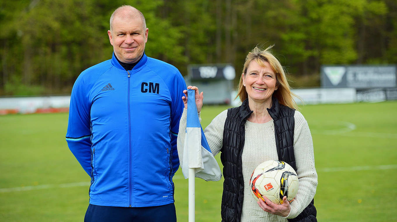 Eine von 8200 Frauen im Fußball-Ehrenamt: Silvia Wagner packt mit an © Getty Images