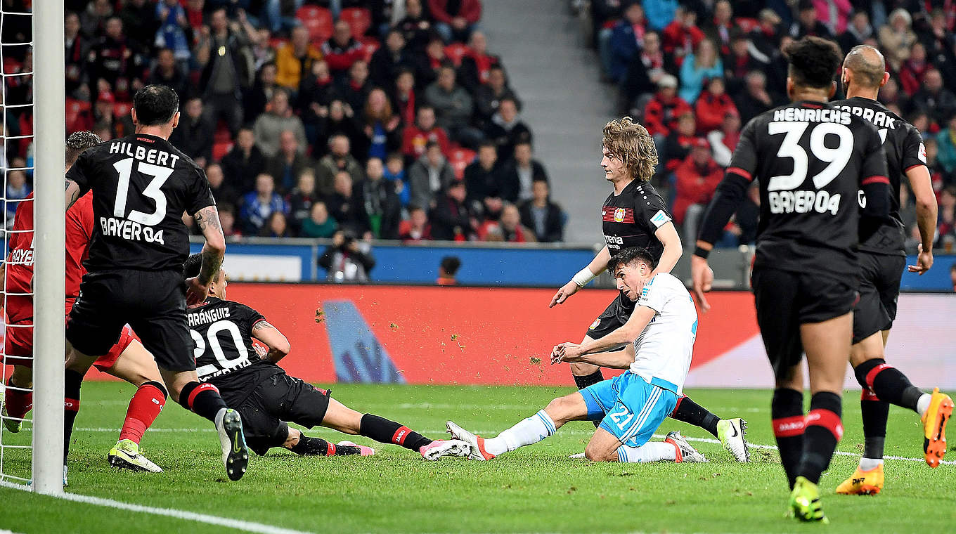 Austria international Alessandro Schöpf clinches Schalke's third goal in the first half.  © Getty Images