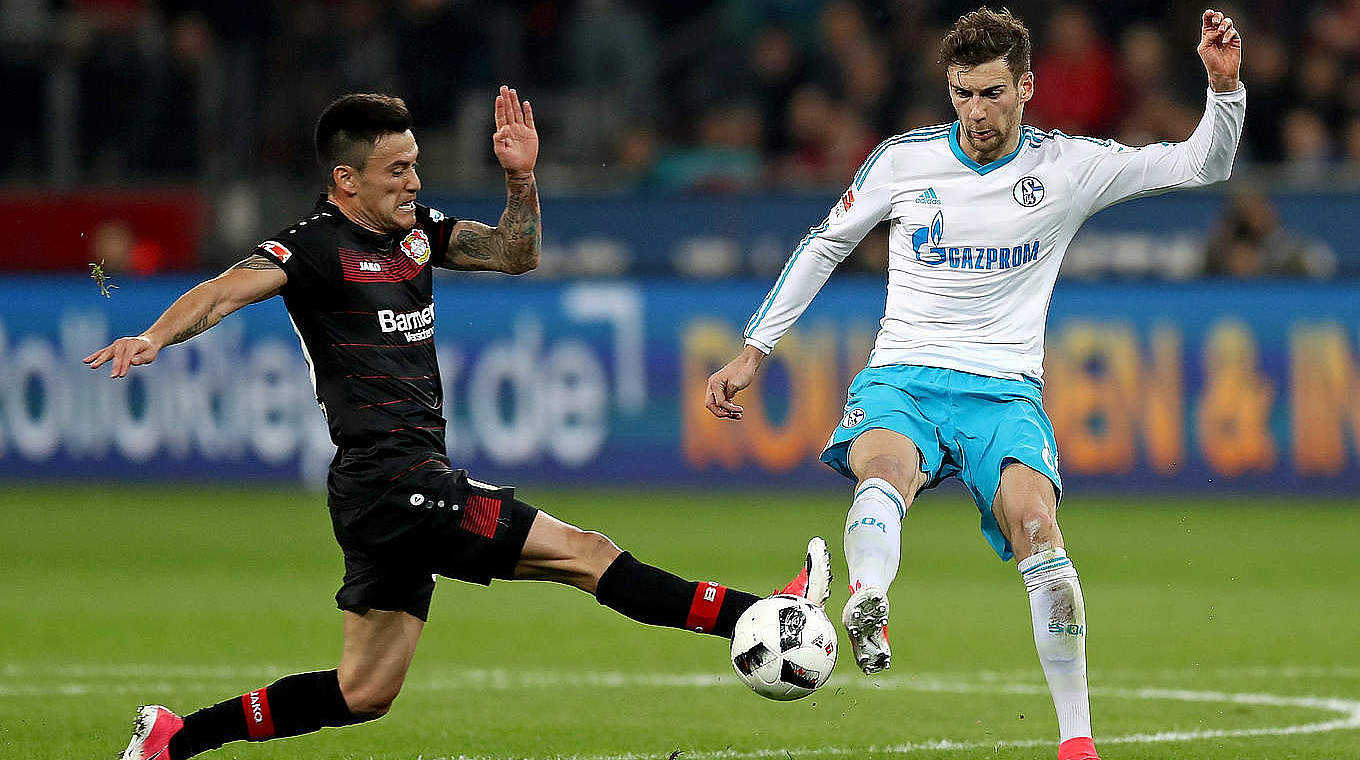 Goretzka (r.): "Remarkably I didn't have any more problems with my jaw."  © 