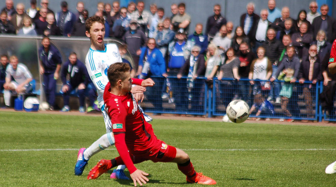 Trifft für Schalke zum 1:0 gegen Leverkusen: U 18-Nationalspieler Benjamin Goller (l.) © mspw