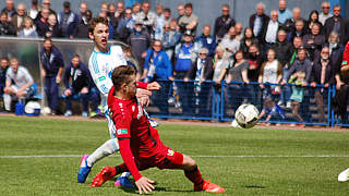 Trifft für Schalke zum 1:0 gegen Leverkusen: U 18-Nationalspieler Benjamin Goller (l.) © mspw