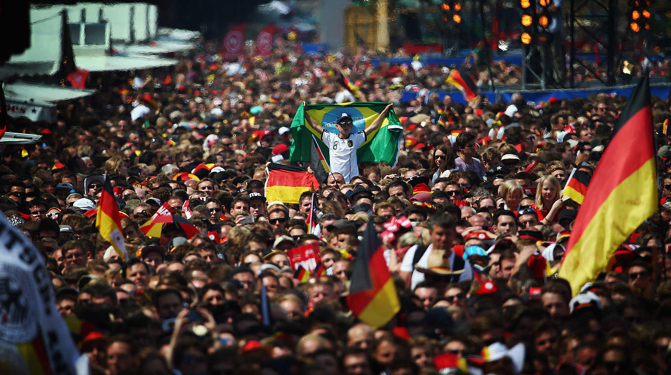 Hoffen auf eine EM in Deutschland: die Fans der "Mannschaft" © 2014 Getty Images