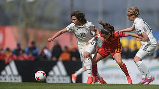 Mit 14 WM-Torschützin, mit 15 nun bei der EM erfolgreich: Lena Sophie Oberdorf (l.) © UEFA-SPORTSFILE