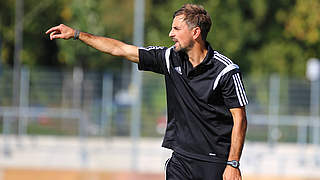 Wegen eines unsportlichen Verhaltens verurteilt: 1. FFC Frankfurt II-Trainer Niko Arnautis © imago/Hartenfelser