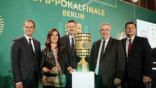 Cup-Handover,DFB-Pokal © 2017 Getty Images