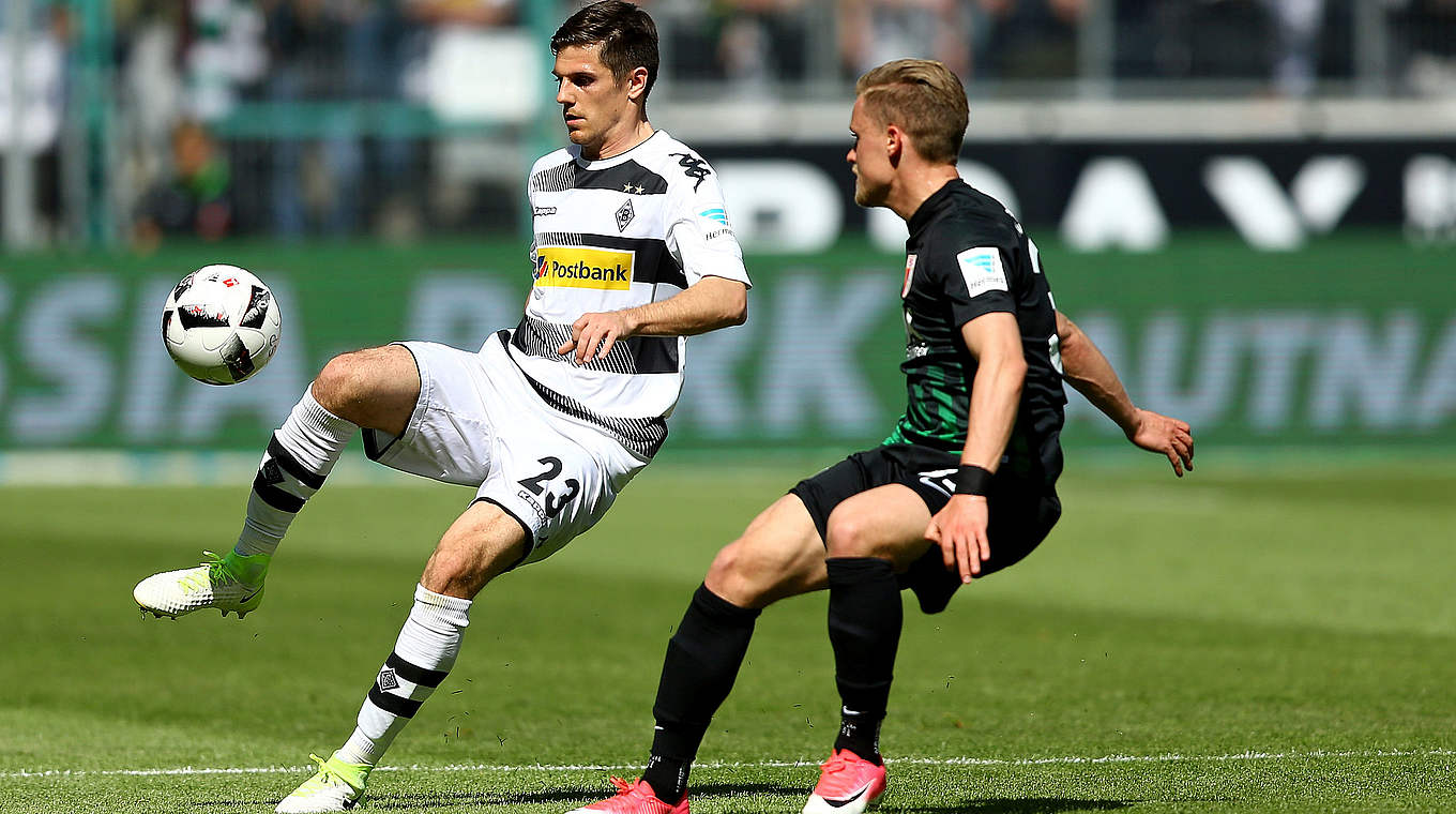 Gladbach scored late to snatch victory from Augsburg.  © 2017 Getty Images