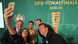 DFB Cup Handover © 2017 Getty Images