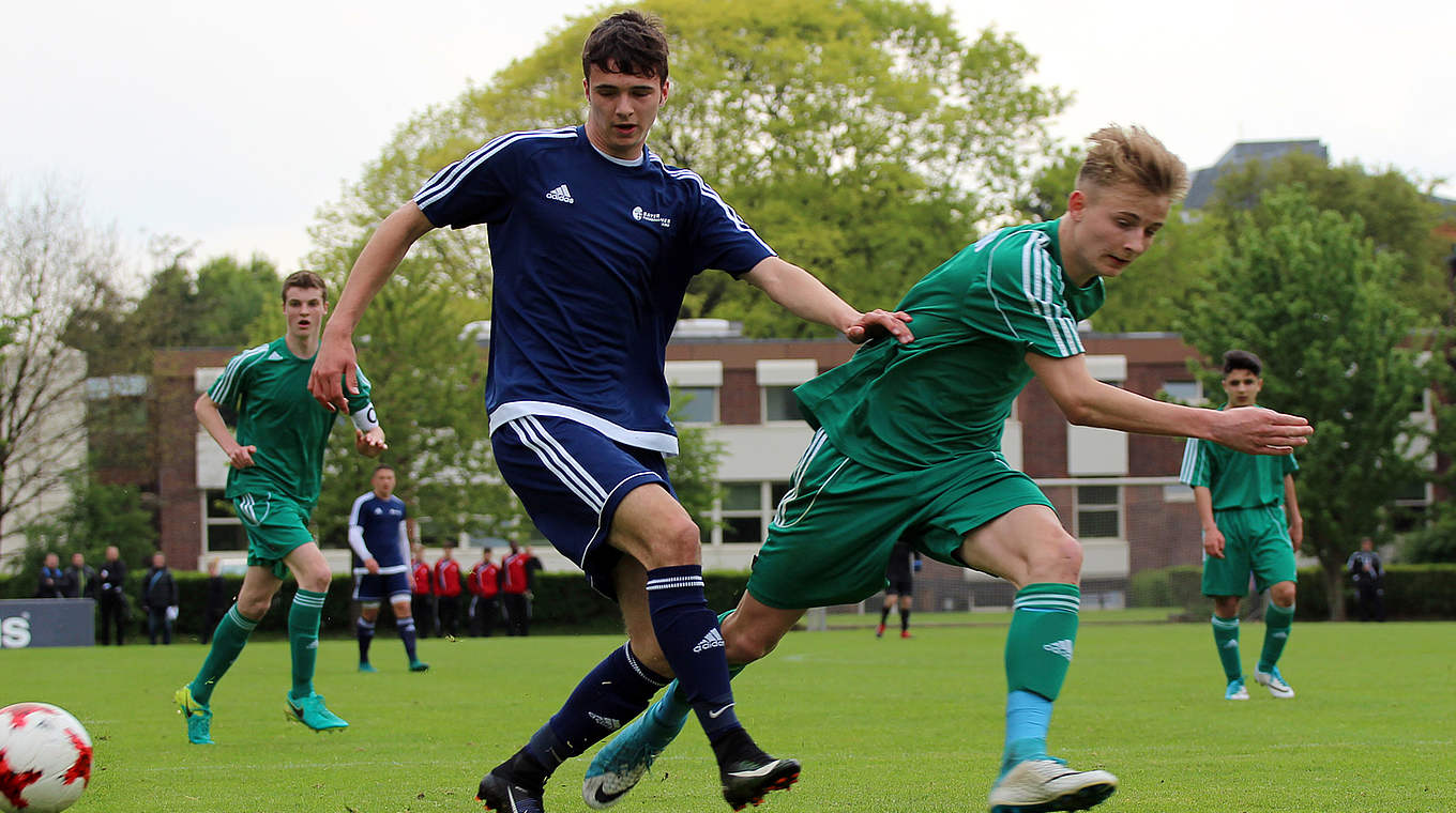 Keine Tore im Topspiel: die U 16-Teams von Bayern (blau) und vom Niederrhein trennen sich 0:0 © Rüdiger Zinsel