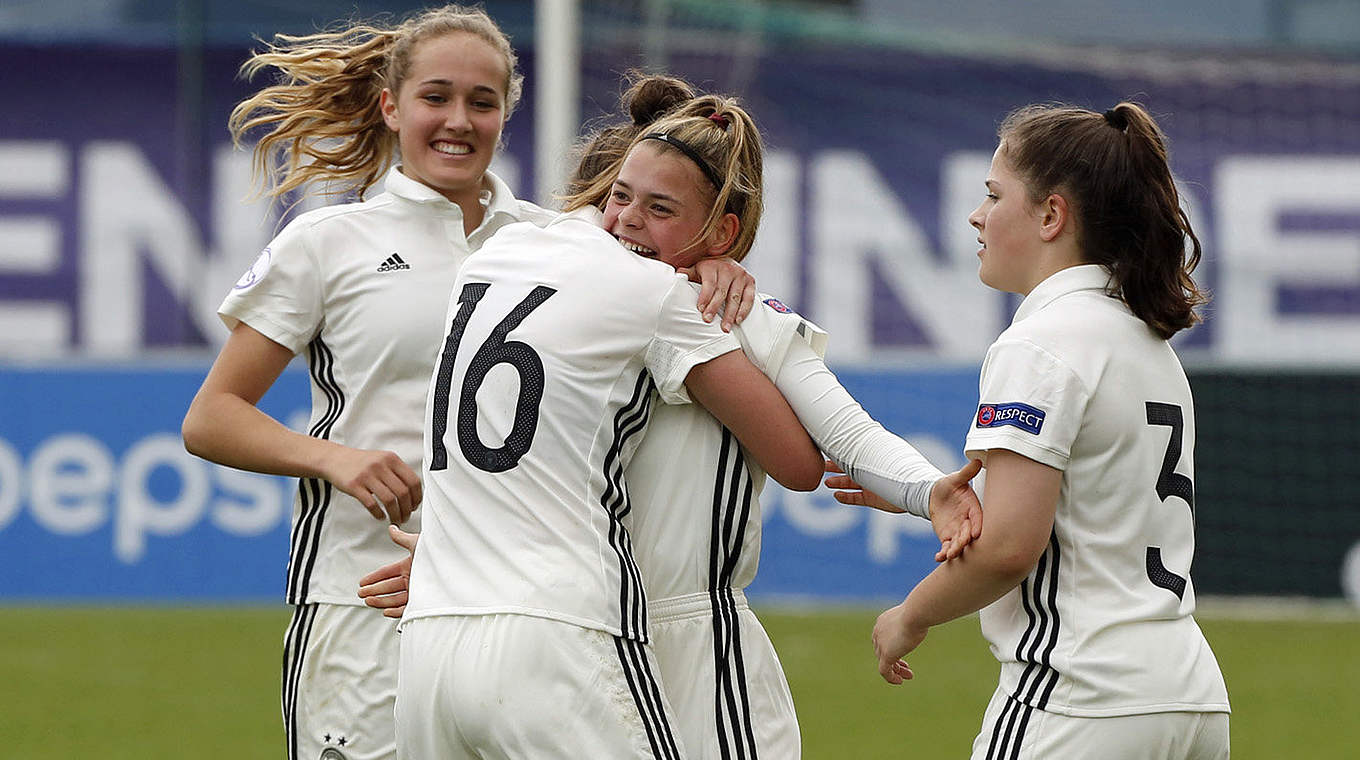 Fünfmal jubeln: die U 17-Juniorinnen besiegen Gastgeber Tschechien 5:1 © Â©SPORTSFILE