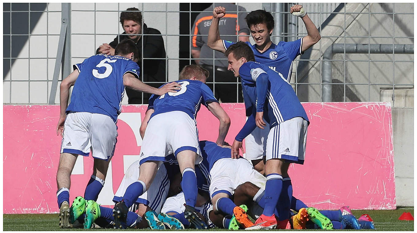 Schalker Jubeltraube: So sehen Sieger aus! © Getty Images