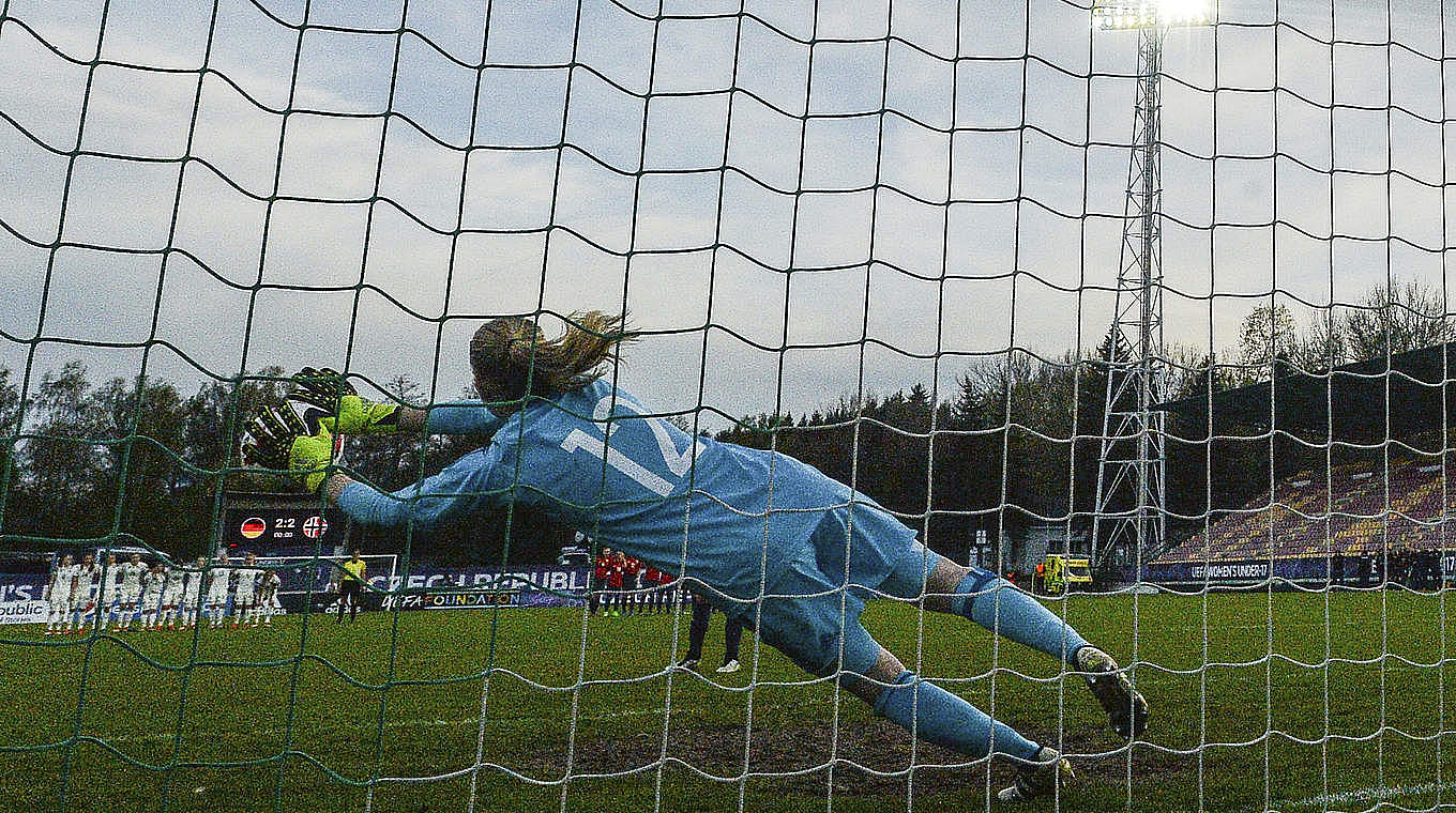 One of the penalty saves: Stina Johannes denied the Norwegians.  © 