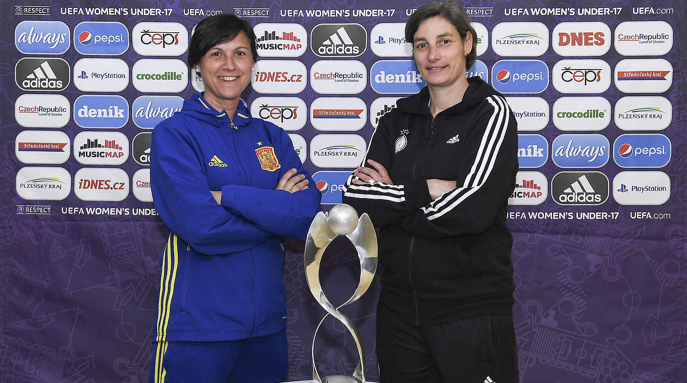 María Antonia Is Piñeira Garcia (Spain)(L) & Anouschka Bernhard (Germany)(R) © UEFA-Sportsfile