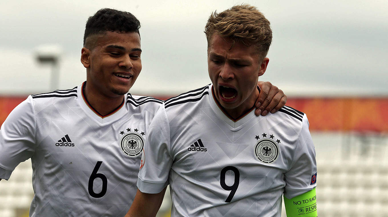 Jann-Fiete Arp (right) celebrates scoring the winner in the final moments of the game © imago/Pixsell