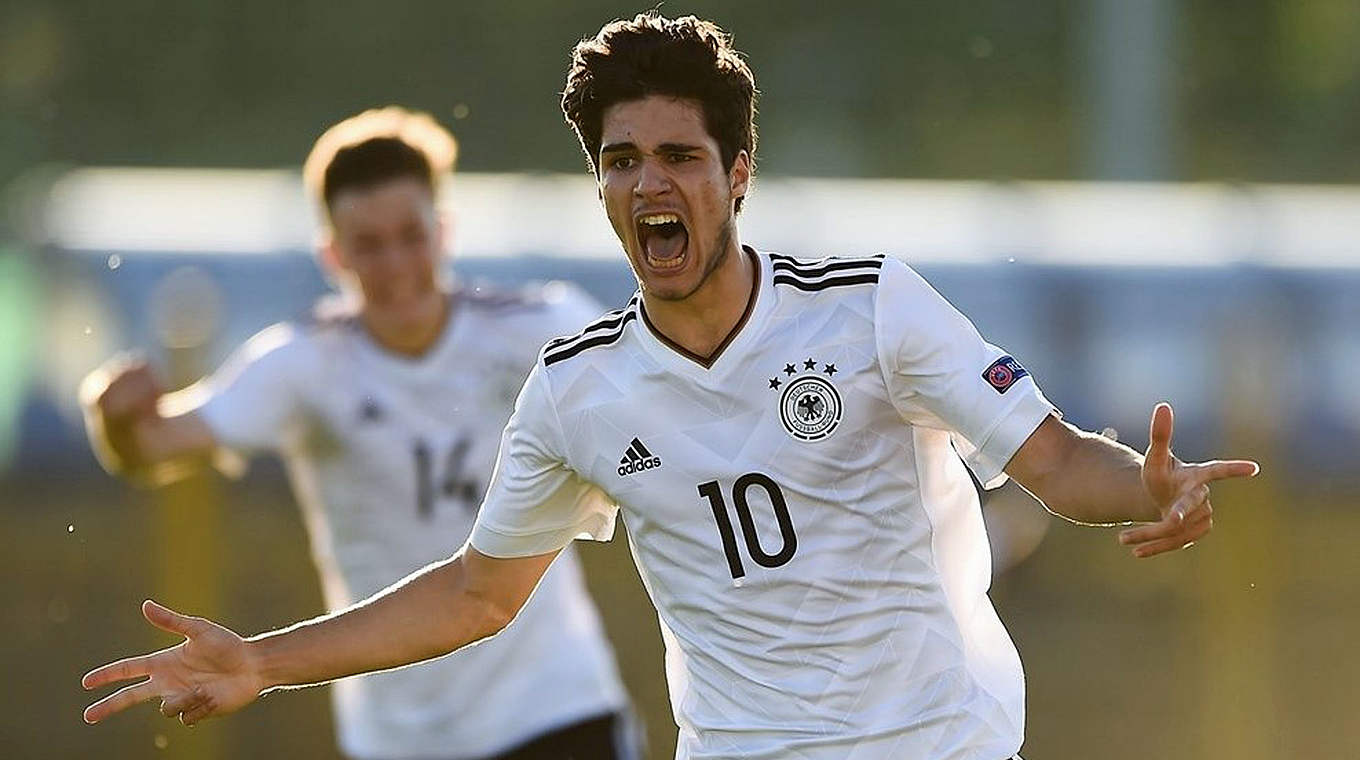 Torschütze des deutschen Ausgleichs im Viertelfinale: Elias Abouchabaka (v.) © UEFA-Sportsfile