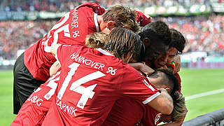 1:0 gegen den VfB: Hannover sorgt für Spannung im Aufstiegsrennen © 2017 Getty Images
