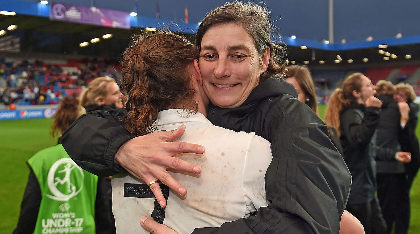 Überglücklich: DFB-Trainerin Anouschka Bernhard © UEFA