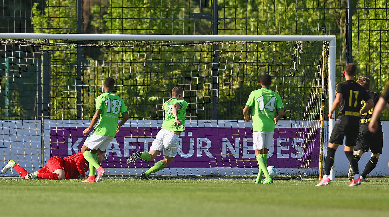 U19 Borussia Dortmund v U19 VfL Wolfsburg - German Championship Semi Final Match © 2017 Getty Images