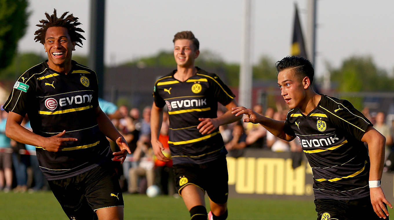 Dortmunds Mittelstürmer Hüseyin Bulut feiert den Treffer zum 2:0... © Getty Images