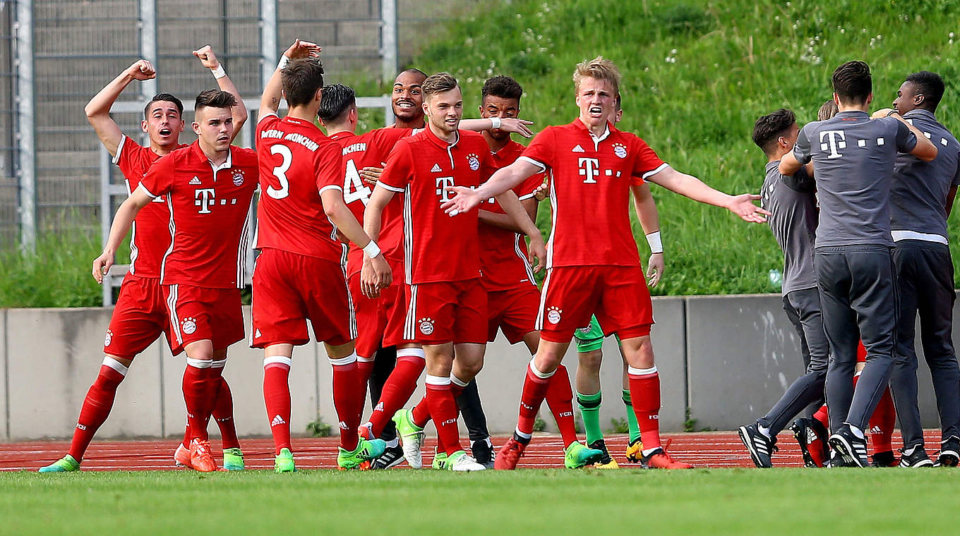 Einzug ins Finale nach dramatischem Spielverlauf: Die U 19 des FC Bayern München © 2017 Getty Images